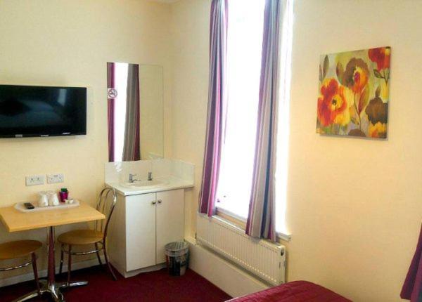 St Nicholas Hotel Harrow Esterno foto