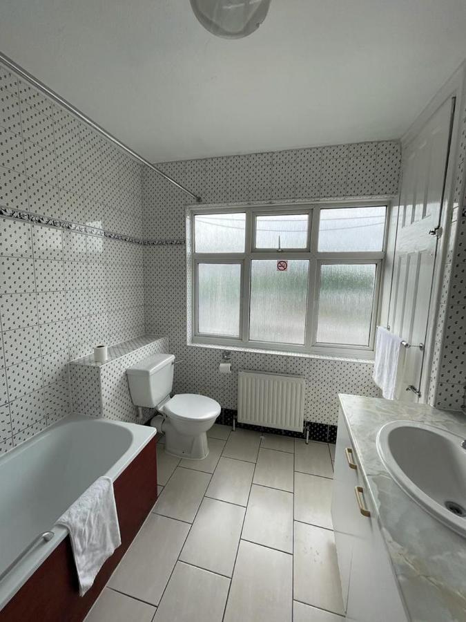 St Nicholas Hotel Harrow Esterno foto