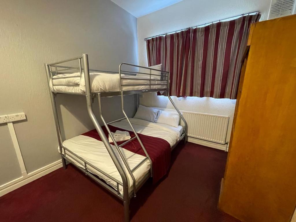St Nicholas Hotel Harrow Esterno foto
