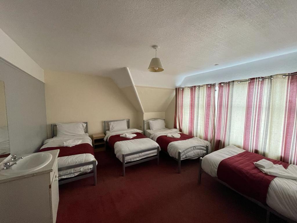 St Nicholas Hotel Harrow Esterno foto