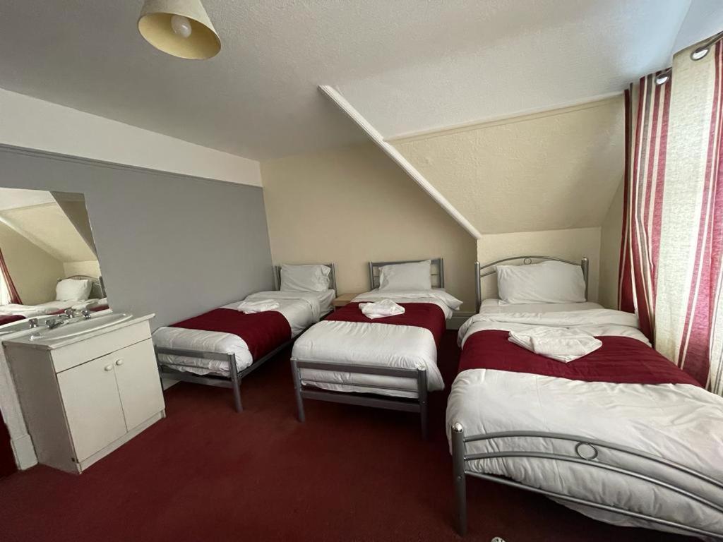 St Nicholas Hotel Harrow Esterno foto