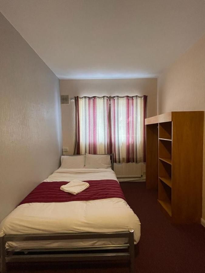St Nicholas Hotel Harrow Esterno foto