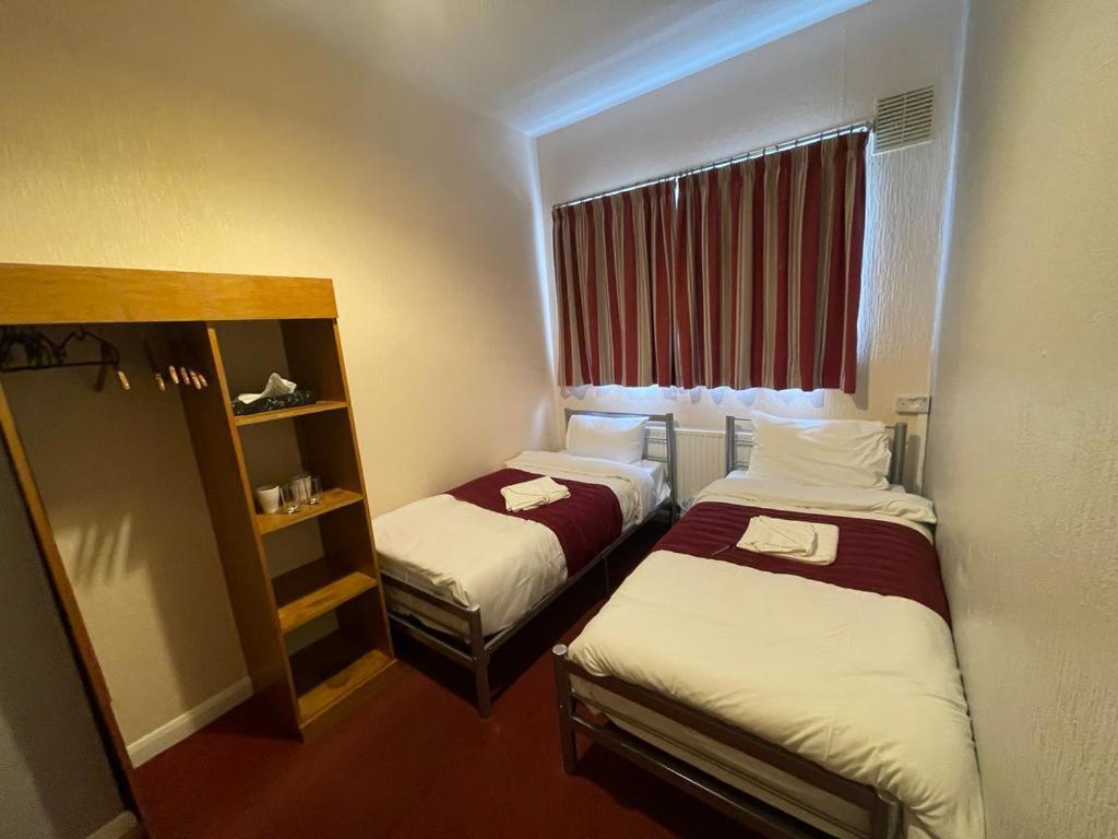 St Nicholas Hotel Harrow Esterno foto