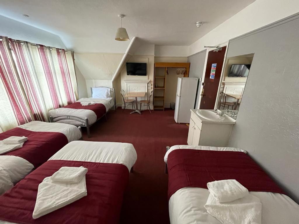 St Nicholas Hotel Harrow Esterno foto