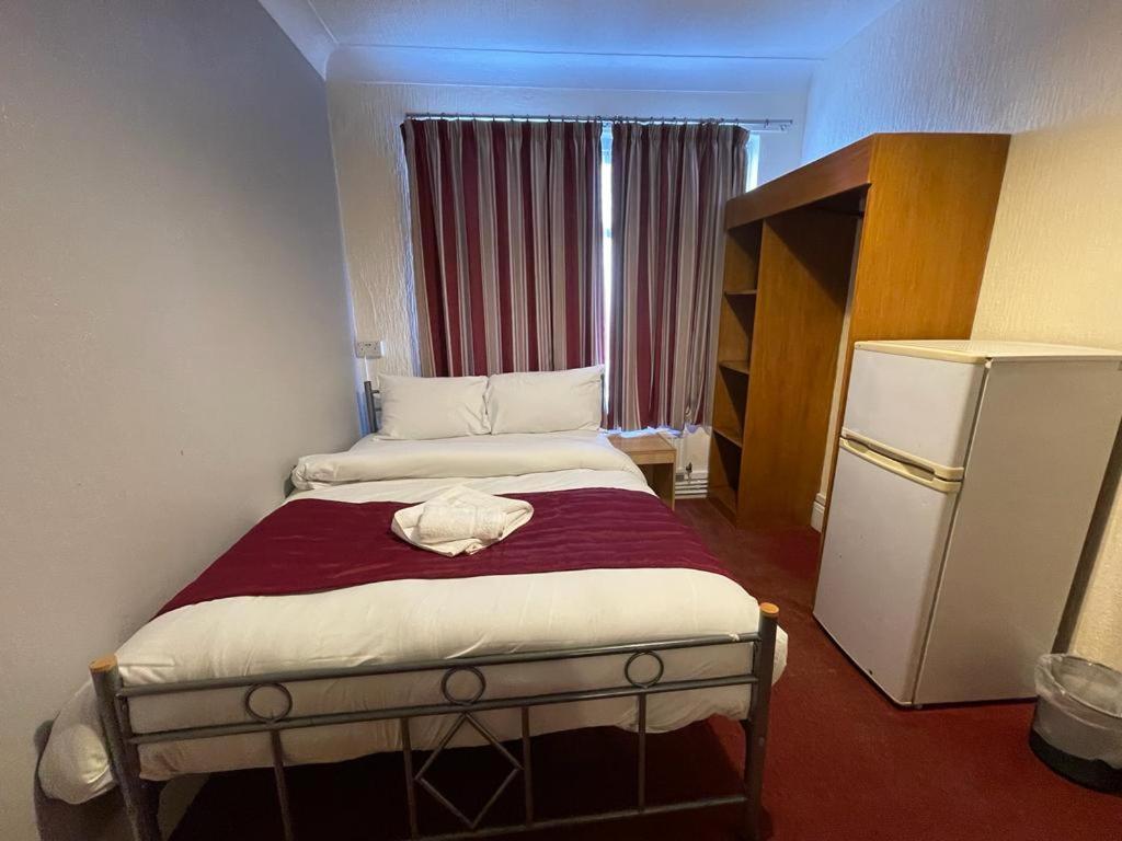 St Nicholas Hotel Harrow Esterno foto