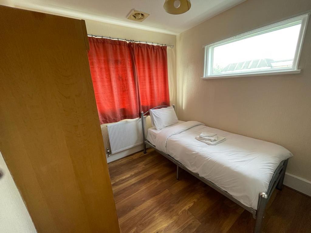 St Nicholas Hotel Harrow Esterno foto