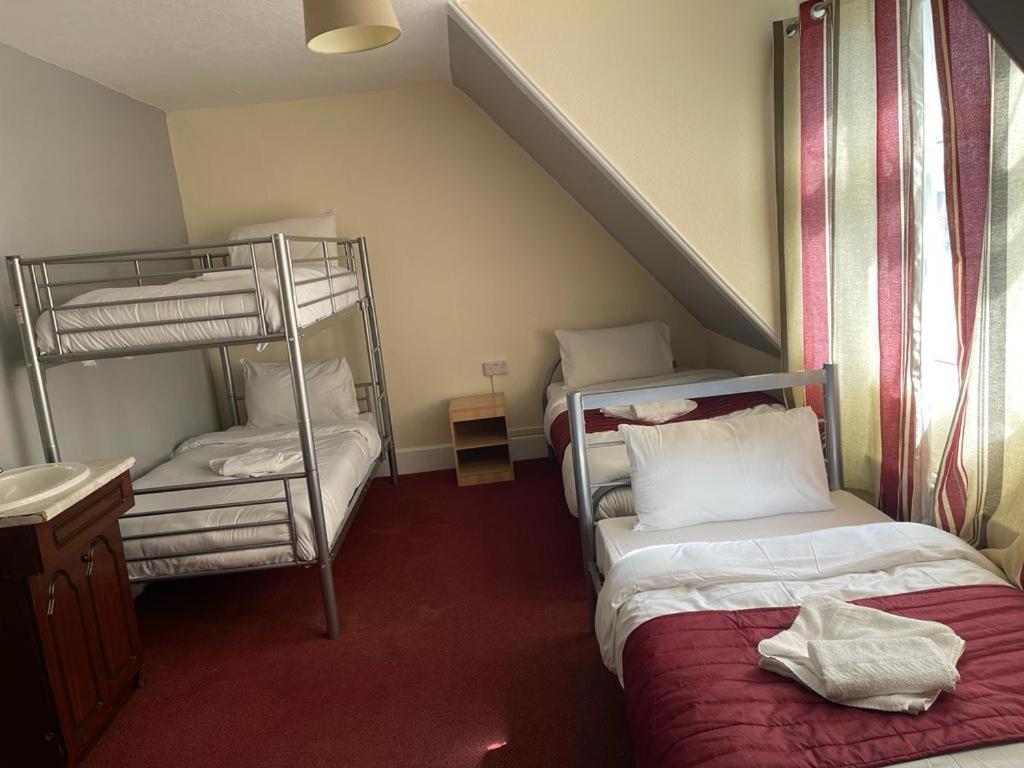 St Nicholas Hotel Harrow Esterno foto
