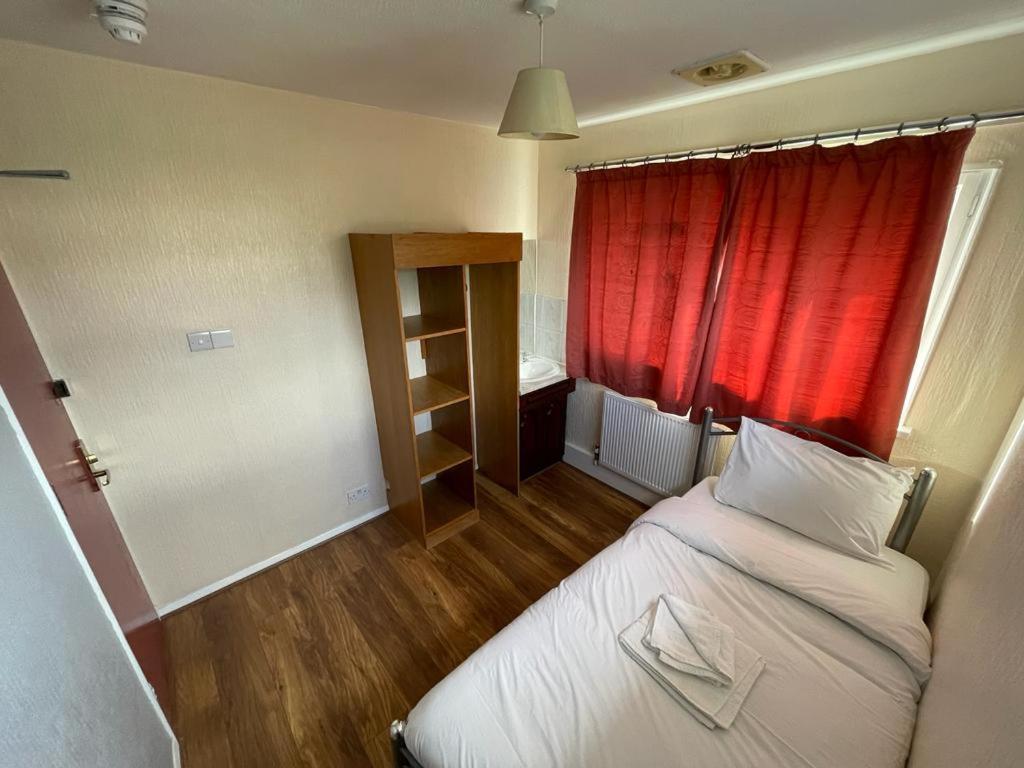 St Nicholas Hotel Harrow Esterno foto