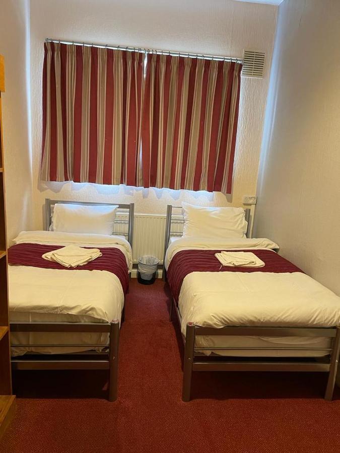 St Nicholas Hotel Harrow Esterno foto