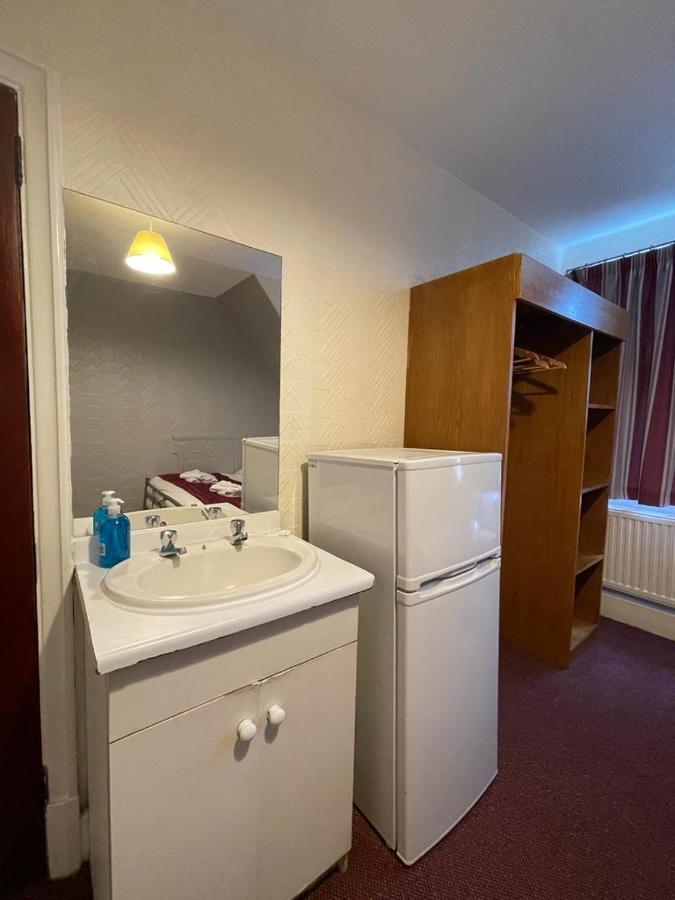 St Nicholas Hotel Harrow Esterno foto